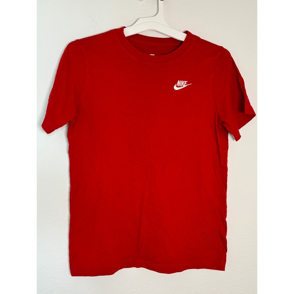 Nike Sportswear Boys XL Red Short Sleeve Futura Logo Graphic T-Shirt